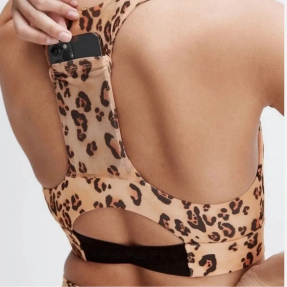 Fabletics | On-the-Go Midi Medium-Impact Sports Bra - with back pocket size L - Picture 2 of 8